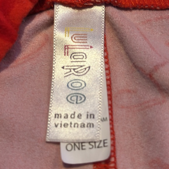 Women’s lularoe red hearts ❤️ stretch pants leggings in one size NWOT - Picture 5 of 5